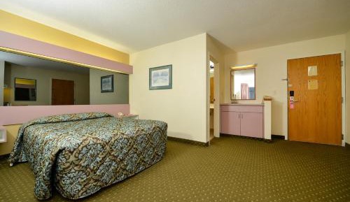 Queen Room - Non-Smoking