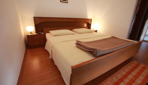 One-Bedroom Apartment with Balcony