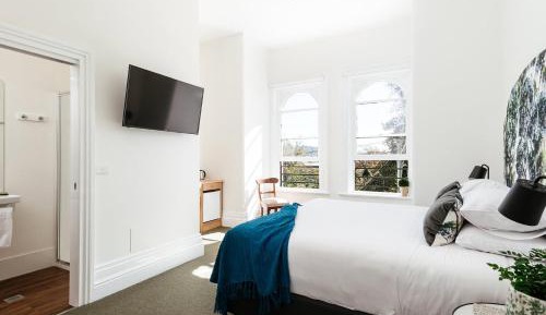 Deluxe King Suite