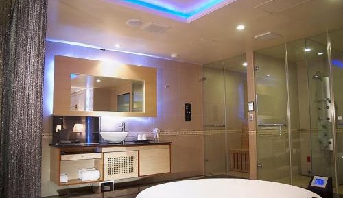 Queen Room with Spa Bath