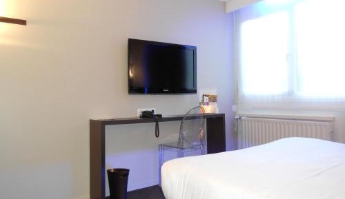 Standard Room with 1 Double Bed and 1 Sofa Bed 