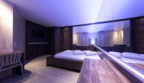 Suite with Hot Tub