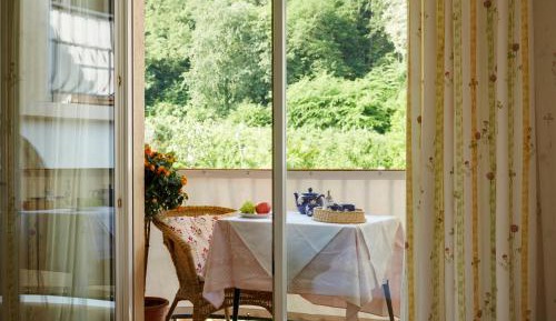 Studio with Mountain View