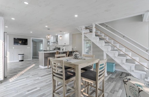 Wolcott House | Relaxing Bayfront Home