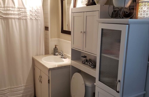Crystal Beach Cottage | Beautiful Cozy Cottage a Mere 10 Minute Walk to the Scenic Shores of Lake Erie!