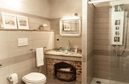 Gassino Torinese Bed & Breakfast | Suite del Camino - country chic with heated whirlpool in the garden