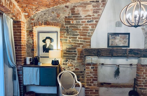 Gassino Torinese Bed & Breakfast | Suite del Camino - country chic with heated whirlpool in the garden