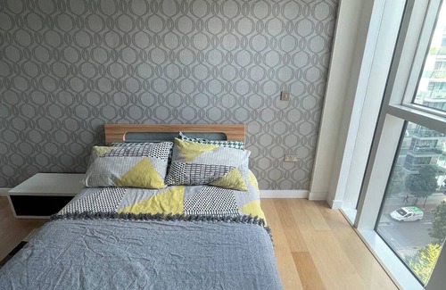 Woodberry Down Apartment | Bright 2BD Flat w/Private Balcony - Manor House!