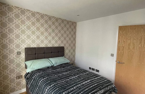 Woodberry Down Apartment | Bright 2BD Flat w/Private Balcony - Manor House!