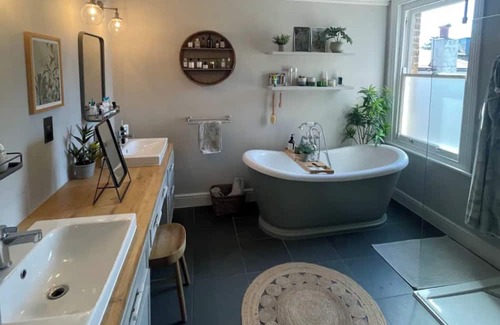 Snaresbrook House | Luxury Bohemian 3BD Family Home - Wanstead!