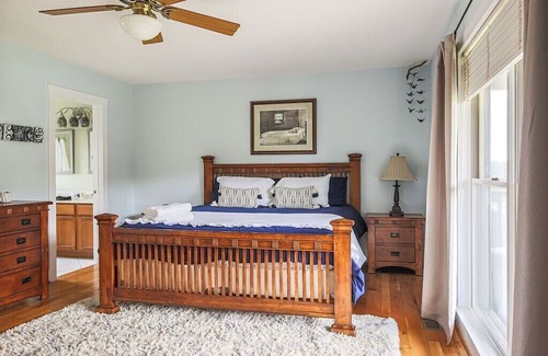 Staunton House | Ridgeview Retreat: Mountain Views and Pet Friendly