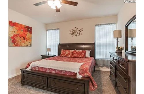 Azle House | EZ access to DFW, w office