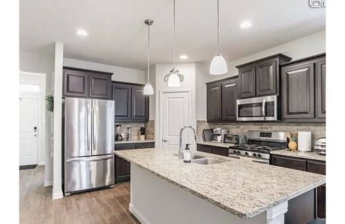 Azle House | EZ access to DFW, w office