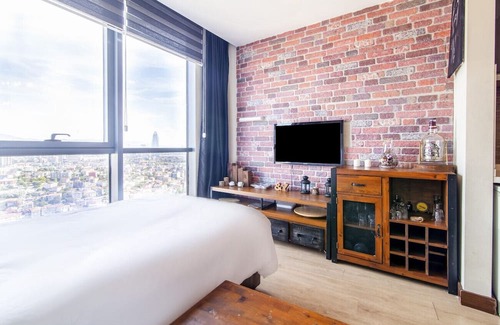 Atasehir Apartment | Central Flat with Amazing City View in Atasehir