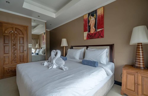 Patong Apartment | Patong Tower Condo- prime location, pool, 150m to beach!