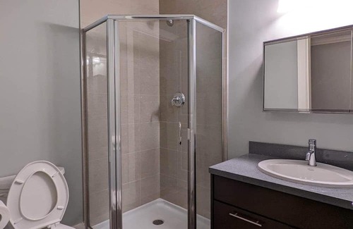 Marpole House | Cozy Home with New Furniture! Steps away from Downtown/UBC/Airport/Richmond