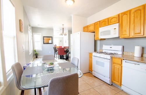 North Bergen Apartment | Spacious 4 bed 2.5 bath close to NYC FREE Parking!