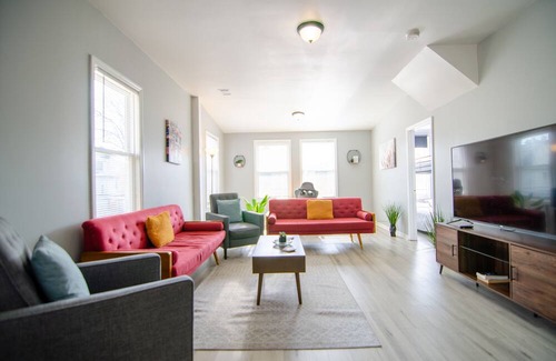 North Bergen Apartment | Spacious 4 bed 2.5 bath close to NYC FREE Parking!