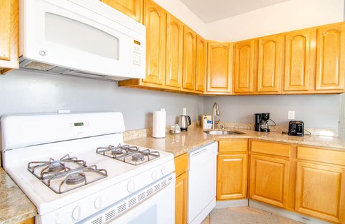 North Bergen Apartment | Spacious 4 bed 2.5 bath close to NYC FREE Parking!