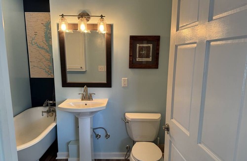 Ruther Glen Cottage | Stay and Play! Country Cottage Getaway with PRIVATE 3 Acre Swimming Pond