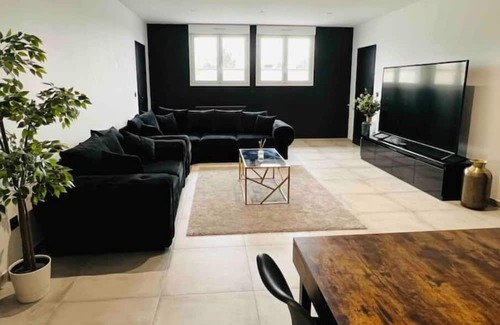 Livry-Gargan Apartment | Très Grand Appartement / Sauna / Charles de Gaulle