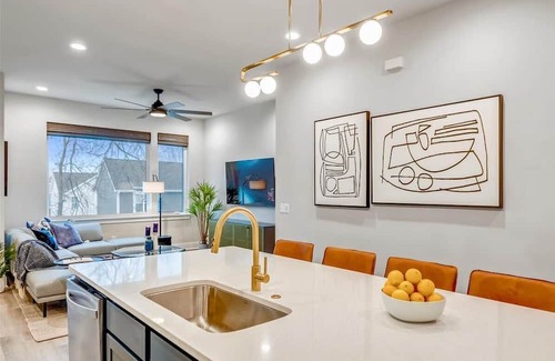 North Nashville House | Niche Nashville Getaway | Balcony