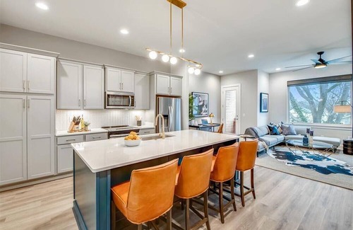 North Nashville House | Niche Nashville Getaway | Balcony
