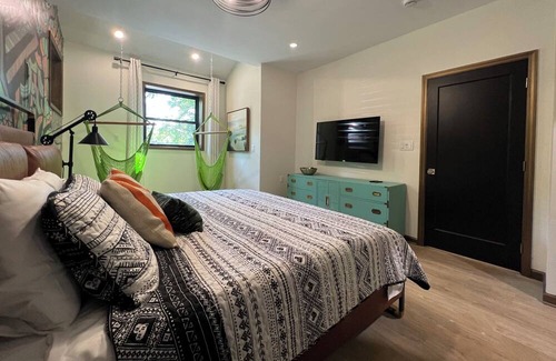 Buechel Apartment | Funky and fun, secret room, board games. Sleeps 5