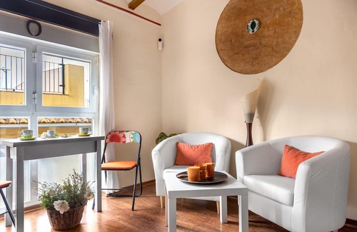 Ciutat Vella Apartment | Holiday Apartment "Mi Rinconcito En Valencia" with Private Terrace and Wi-Fi