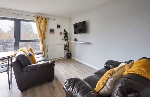 East End Apartment | Host & Stay | London Avenue