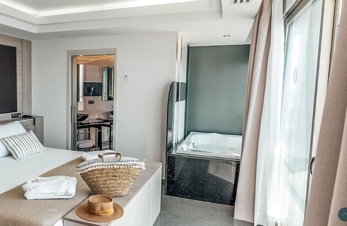 Ibiza Town Resort | All-Inclusive Life Premium Room; Double Whirlpool Tub with Sea View, and Balcony