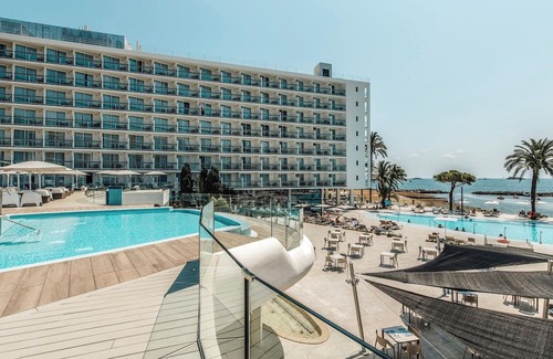 Ibiza Town Resort | All-Inclusive Life Premium Room; Double Whirlpool Tub with Sea View, and Balcony