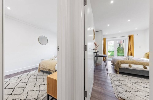 West Hendon Apartment | SERCASA ~ The Hyde ~ Hendon Station
