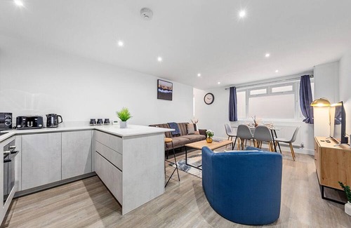 West Hendon Apartment | SERCASA ~ The Hyde ~ Hendon Station