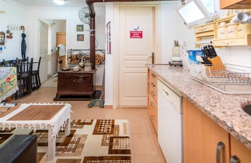 Koycegiz House | Vacation Flat w Pool Garden Patio BBQ in Mugla