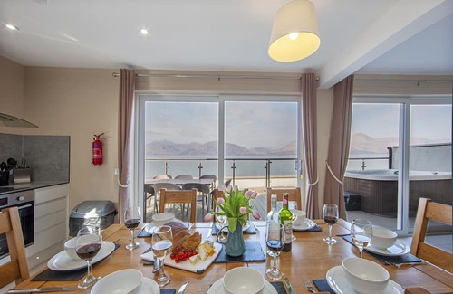 Kentallen Cottage | Beach House 2 with Hot Tub - sleeps 8 guests in 4 bedrooms
