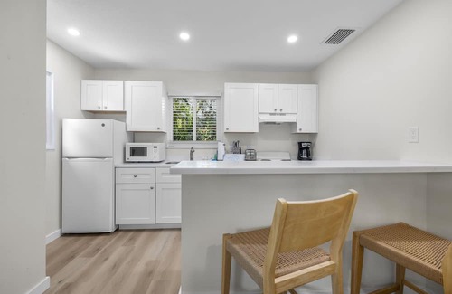 Sanibel Cottage | Sea Grape Cottage - Quaint island paradise