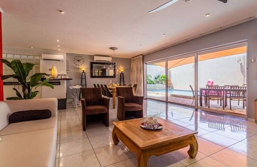 Ponton Villa | Large Villa w/Private Pool! Great Location + FREE Utilities