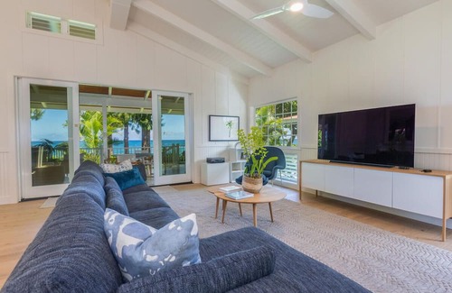Wainiha House | Modern Beachfront Estate near Tunnels, Sleeps 12