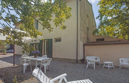 Rosignano Marittimo Villa | Lovely apartment in villa for 7 guests with pool, TV, pets allowed and parking