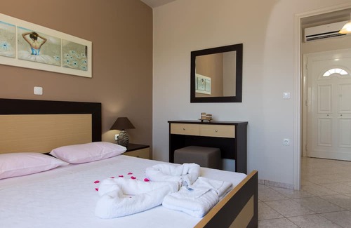 Melissourgakion Apartment | Kamelia Villa with private pool, BBQ, playground, surrounded by nature!