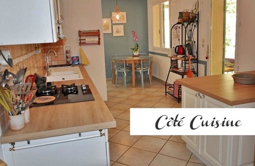 Rognonas Villa | Near Avignon Beautiful detached villa garden with secure private pool