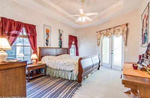 Hernando House | Comfortable Villa with lots of privacy and pool on one acre in Hernando FL