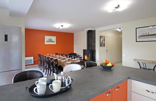 Marcey-les-Greves Cottage | Gite Marcey-les-Grèves, 5 bedrooms, 15 persons