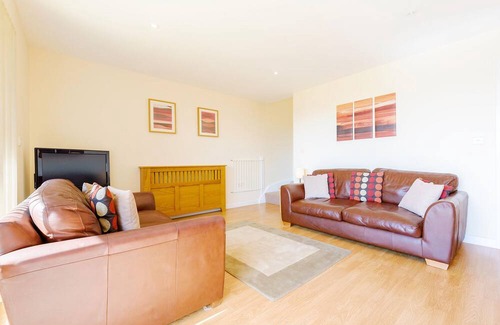 Winnard's Perch Cottage | Benasa Lodge A Scandinavian style lodge, perfect for up to 8 guests, dog friendly.