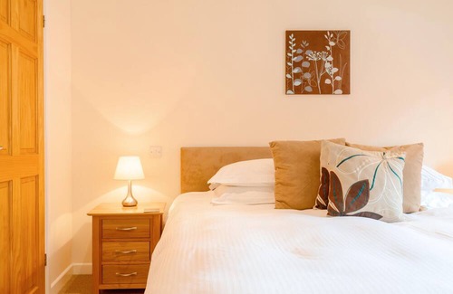Winnard's Perch Cottage | Benasa Lodge A Scandinavian style lodge, perfect for up to 8 guests, dog friendly.