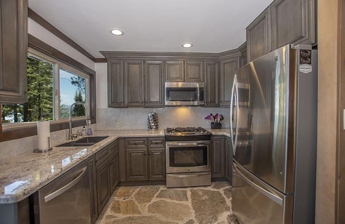 Tahoma House | McKinney Cove: Tidy Lake View Home with Lots of Updates