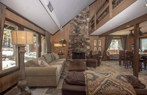 Tahoma House | McKinney Cove: Tidy Lake View Home with Lots of Updates