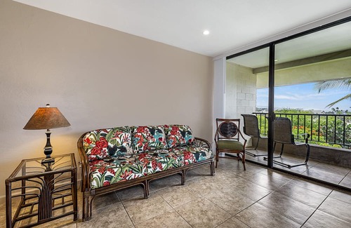 Historic Kailua Village Condo | Cozy Oceanview Unit w/AC & Shared Pool in the Heart of Kona Town: Kalanikai 306