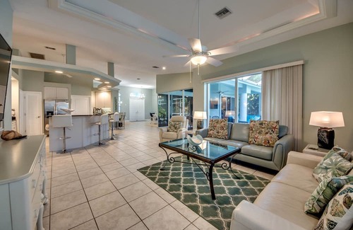 Pelican House | Popular Luxury Villa, Intersecting Canals, Htd Pool 90 Reviews!